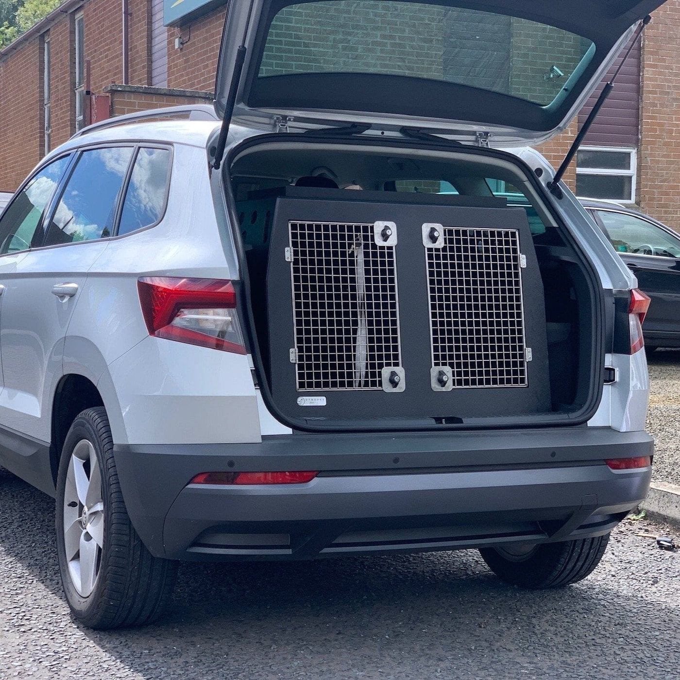 Volkswagen Tiguan 2021Present Lowered Boot Dog Travel Box — DT BOXES